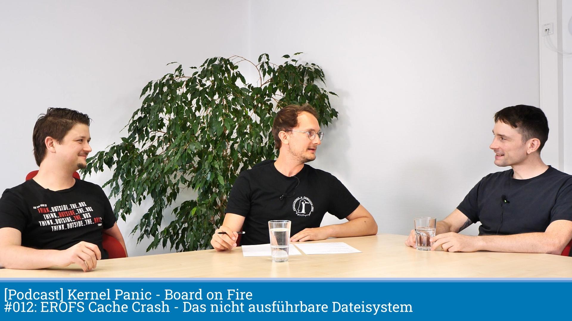 Standbild aus dem Pocast-Video von Lucas, Stefan und Leonard am Konferenztisch